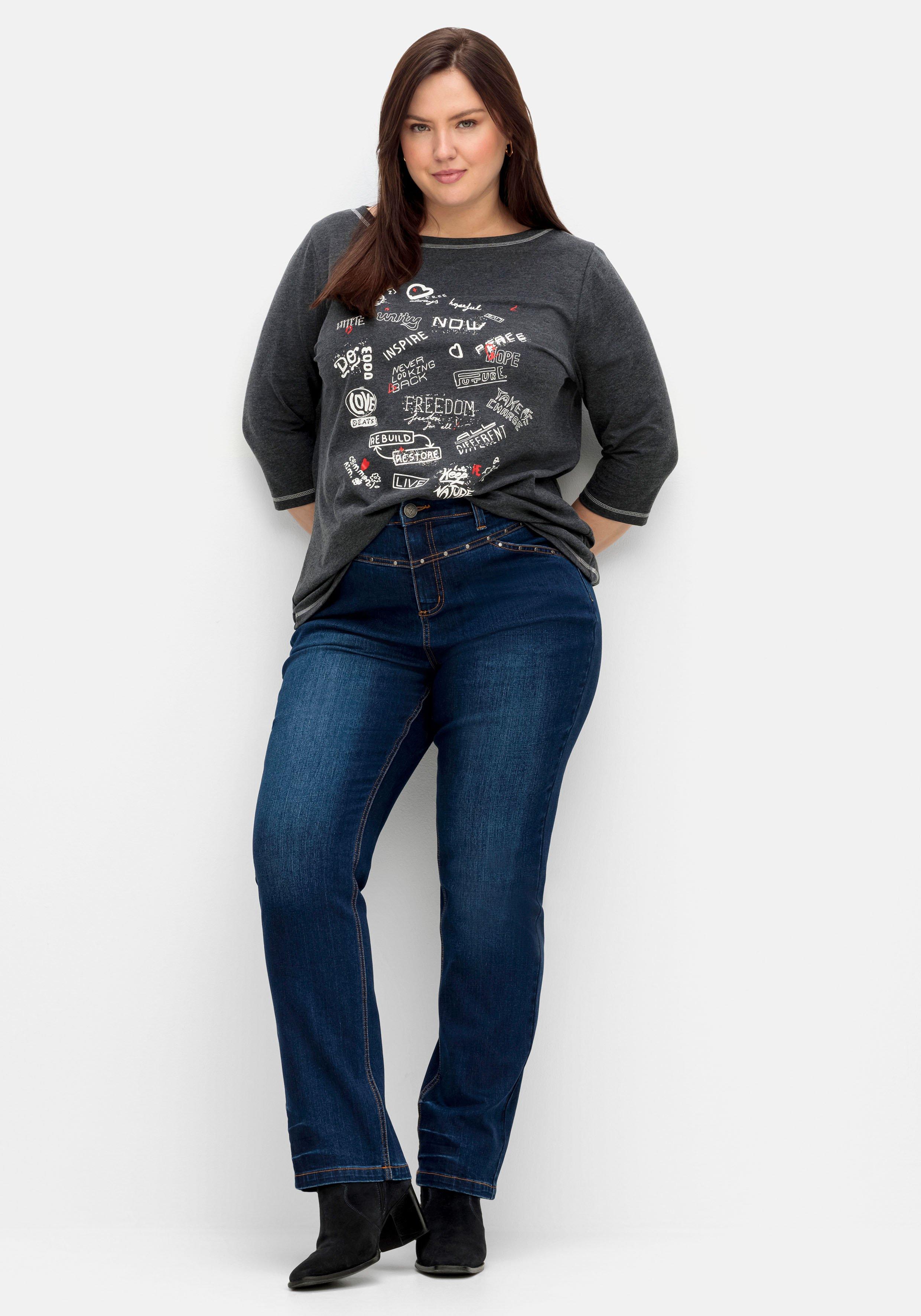 Gerade Jeans mit Nieten an Bund und Taschen