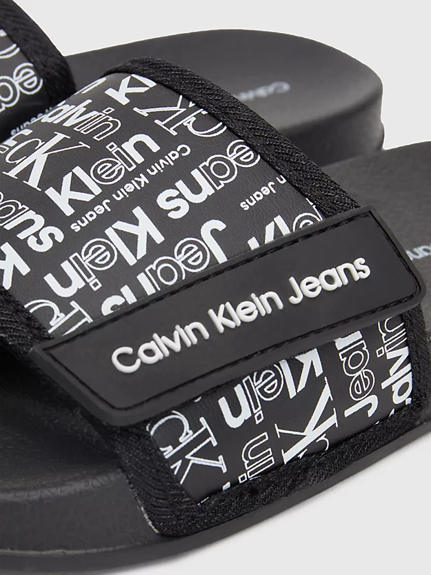 Pantufas infantis com logotipo