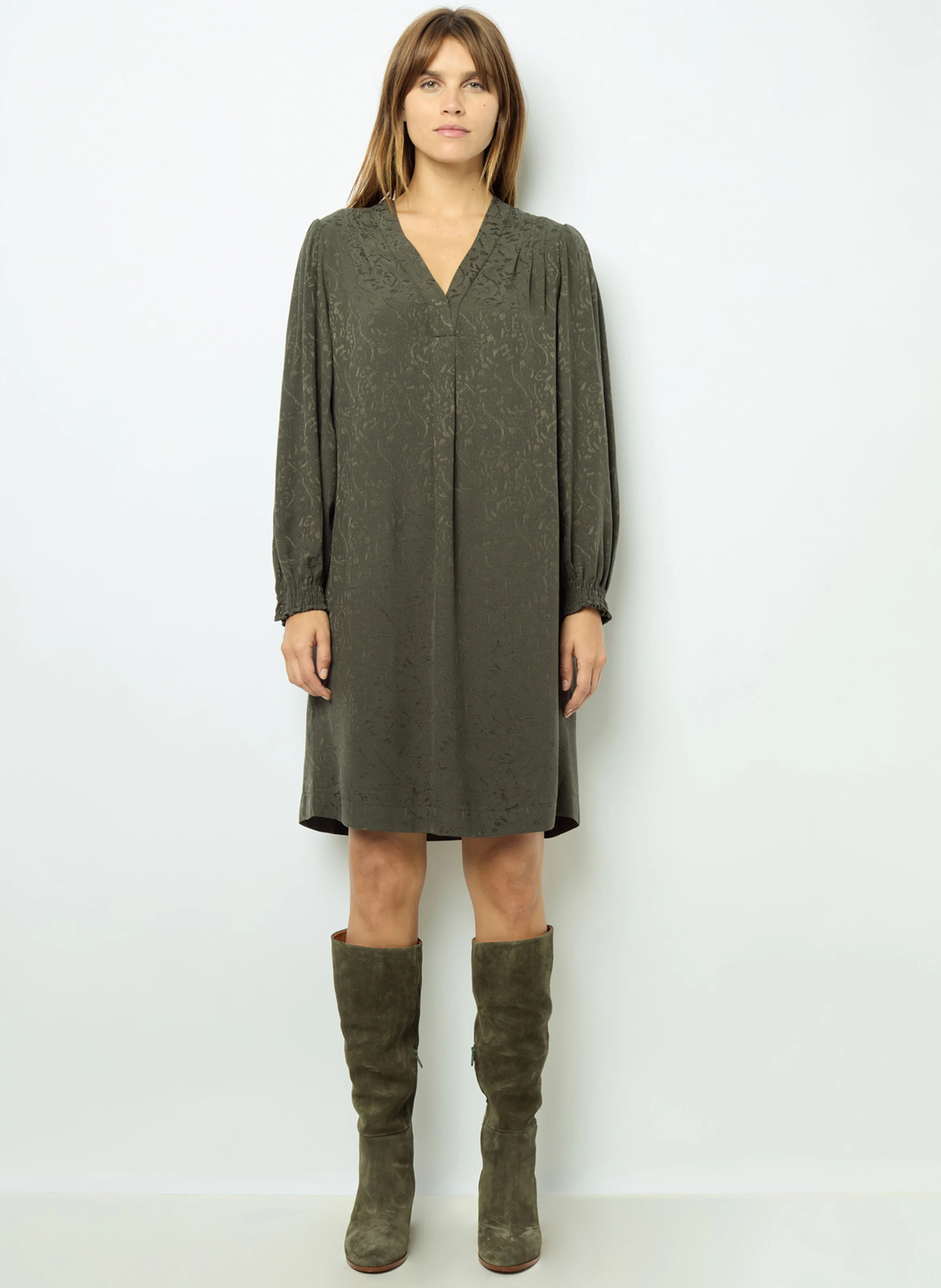 SOLENE - Robe courte col V en jacquard | Kaki