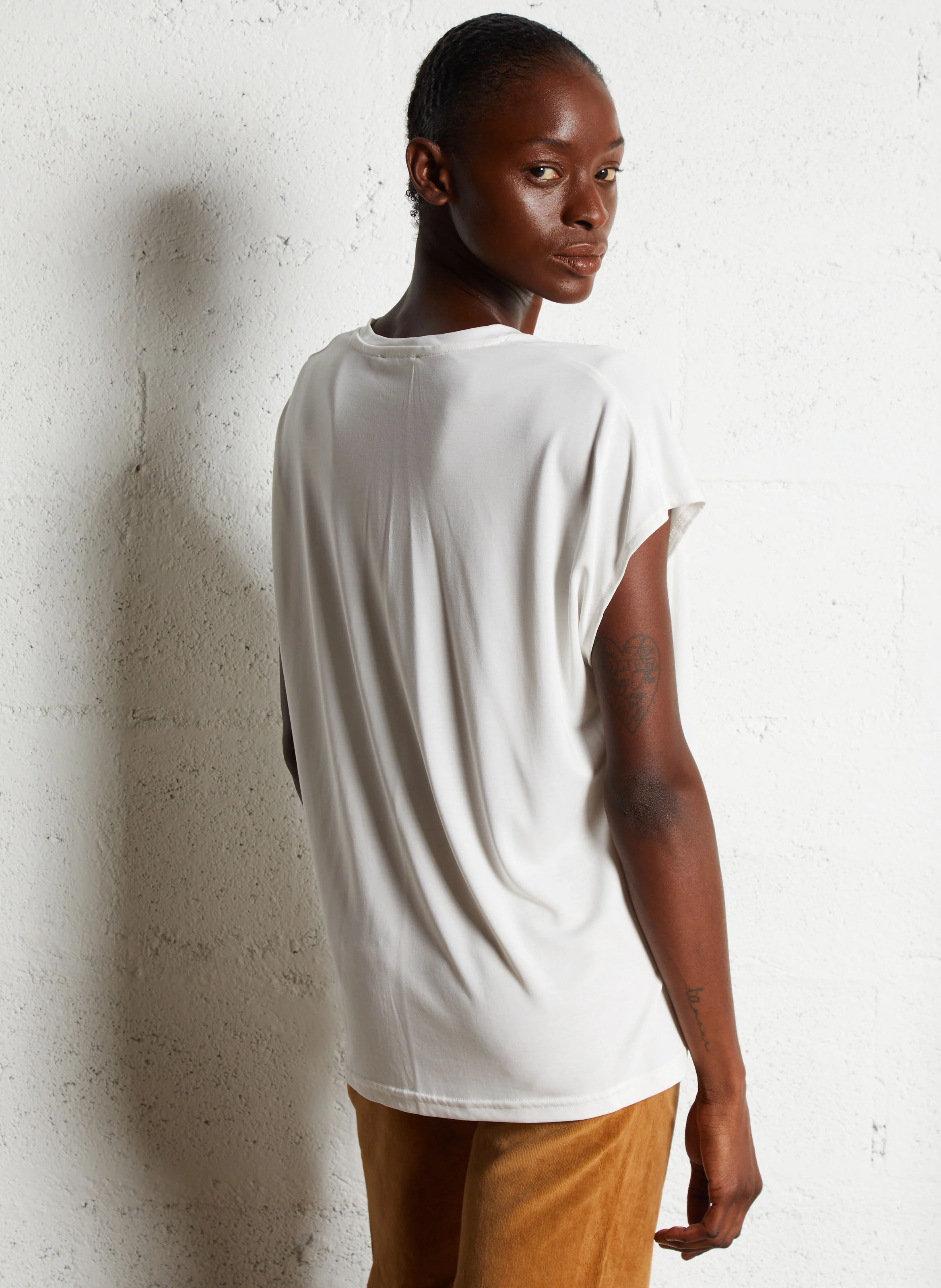 MARCELINA - Tee-shirt col V ample | Blanc