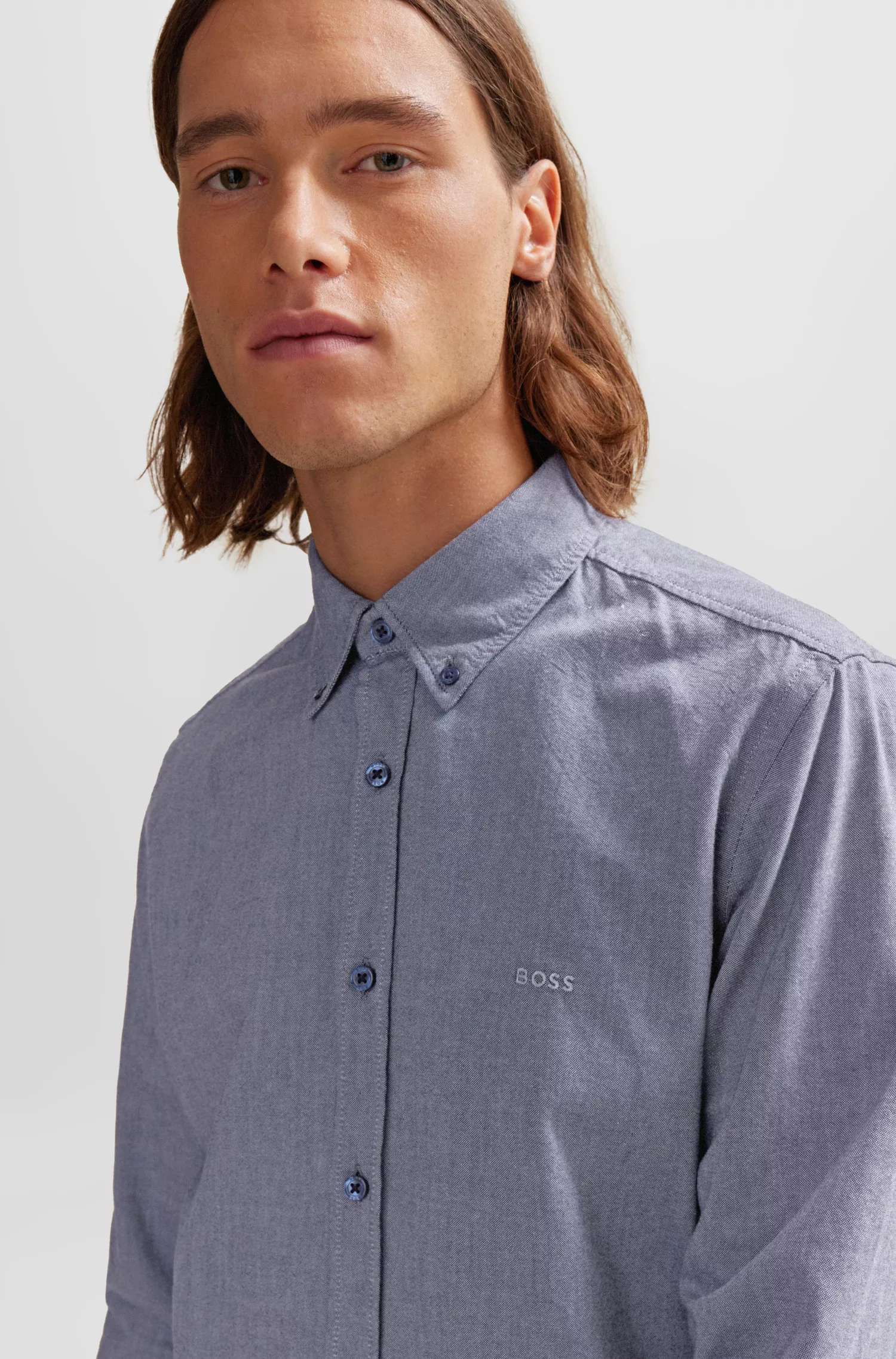 Camisa BOSS laranja, corte regular, em algodão Oxford orgânico.