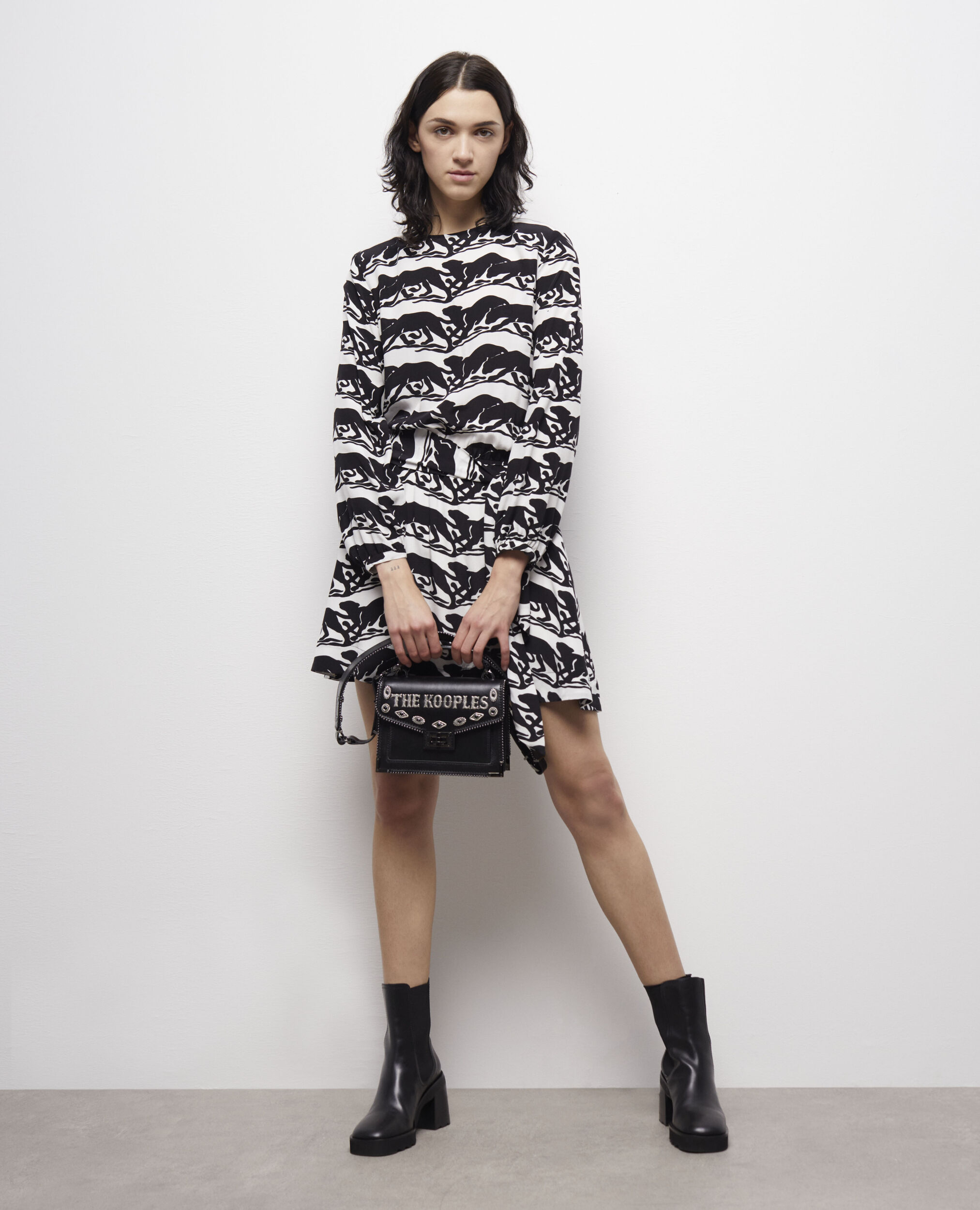 Robe courte avec ceinture imprimée
