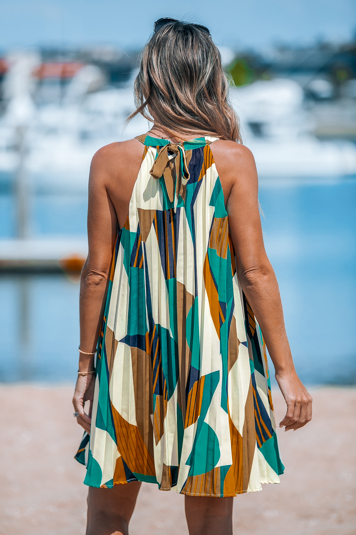Robe mini ample sans manches à col montant abstraite