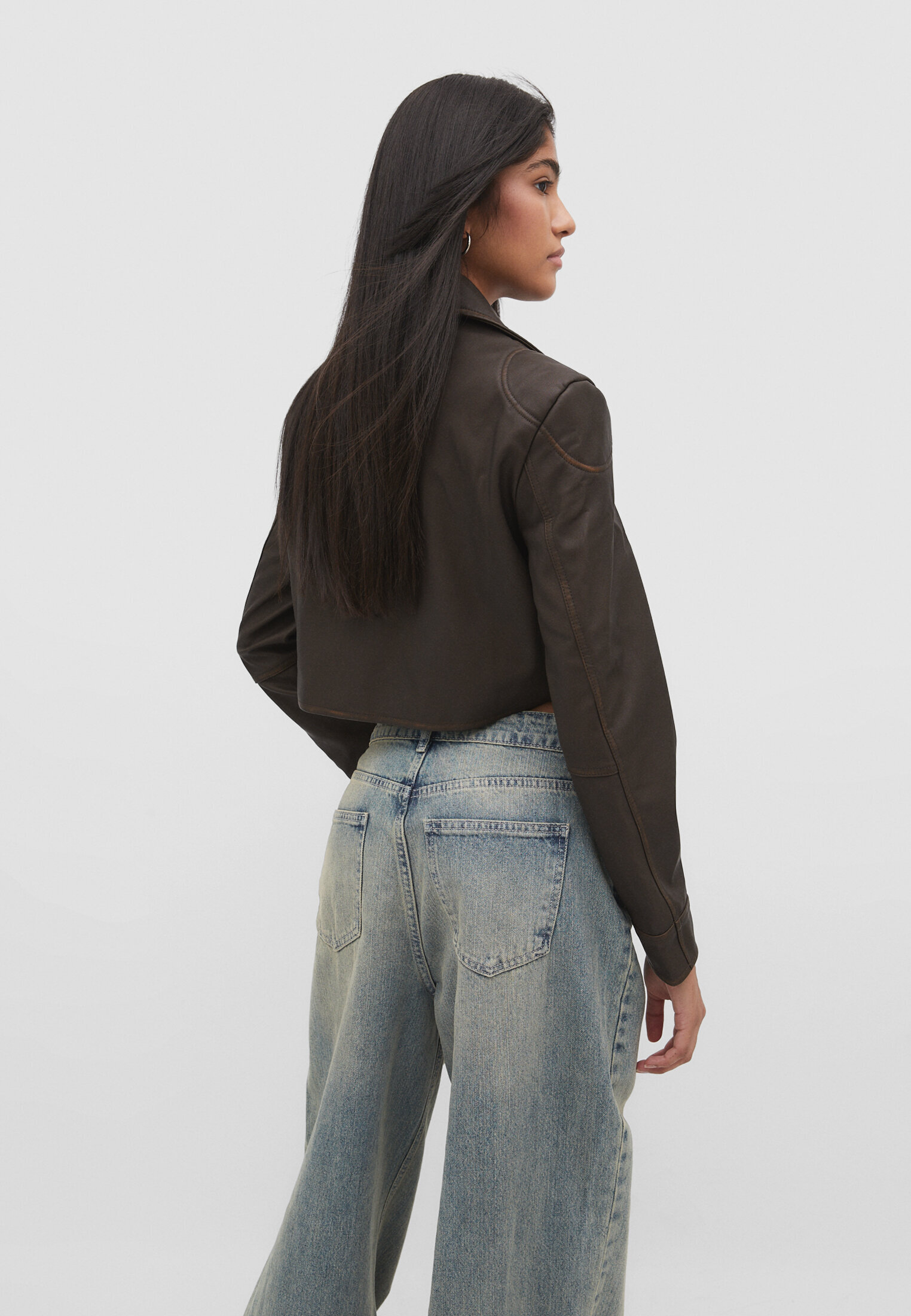 Jaqueta de couro sintético cropped estilo motociclista