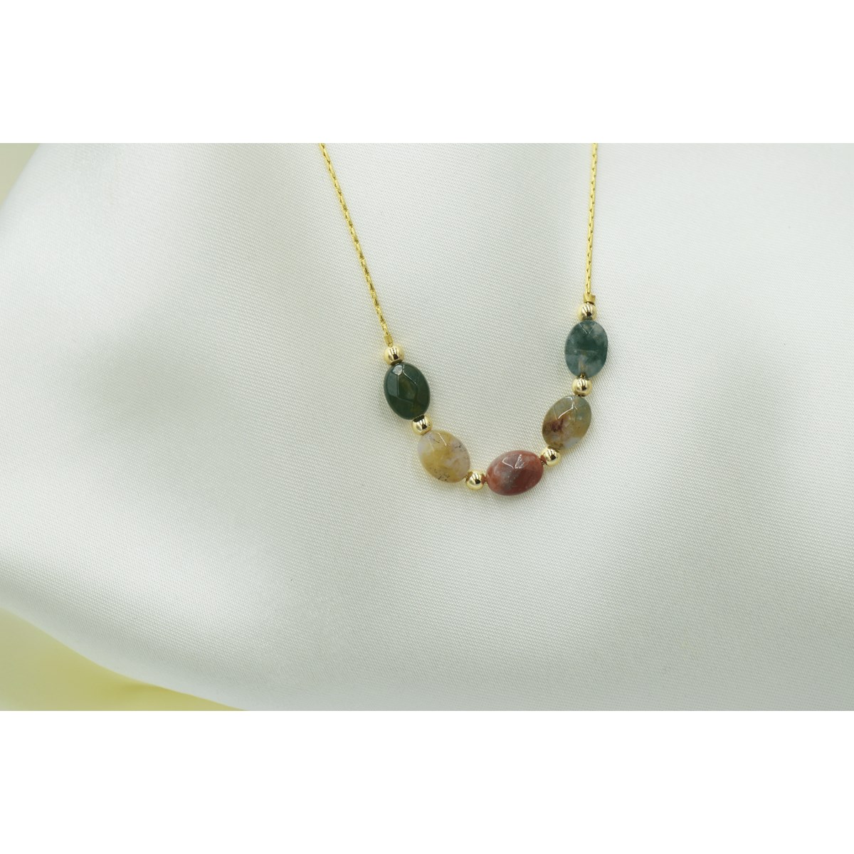 Collier orné de perles d 'Agate indienne