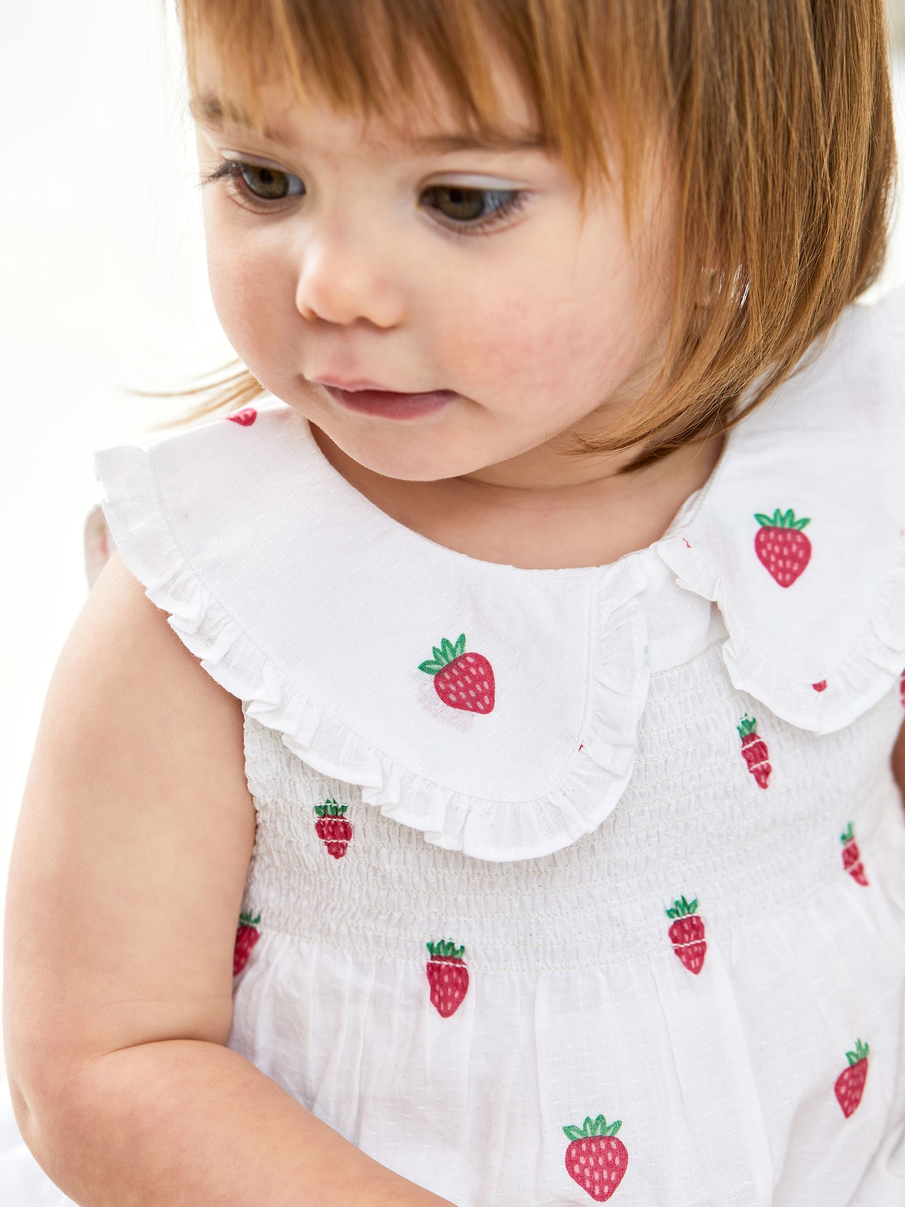 JoJo Maman Bébé - Peter Pan - Gesmokte top met aardbeienprint