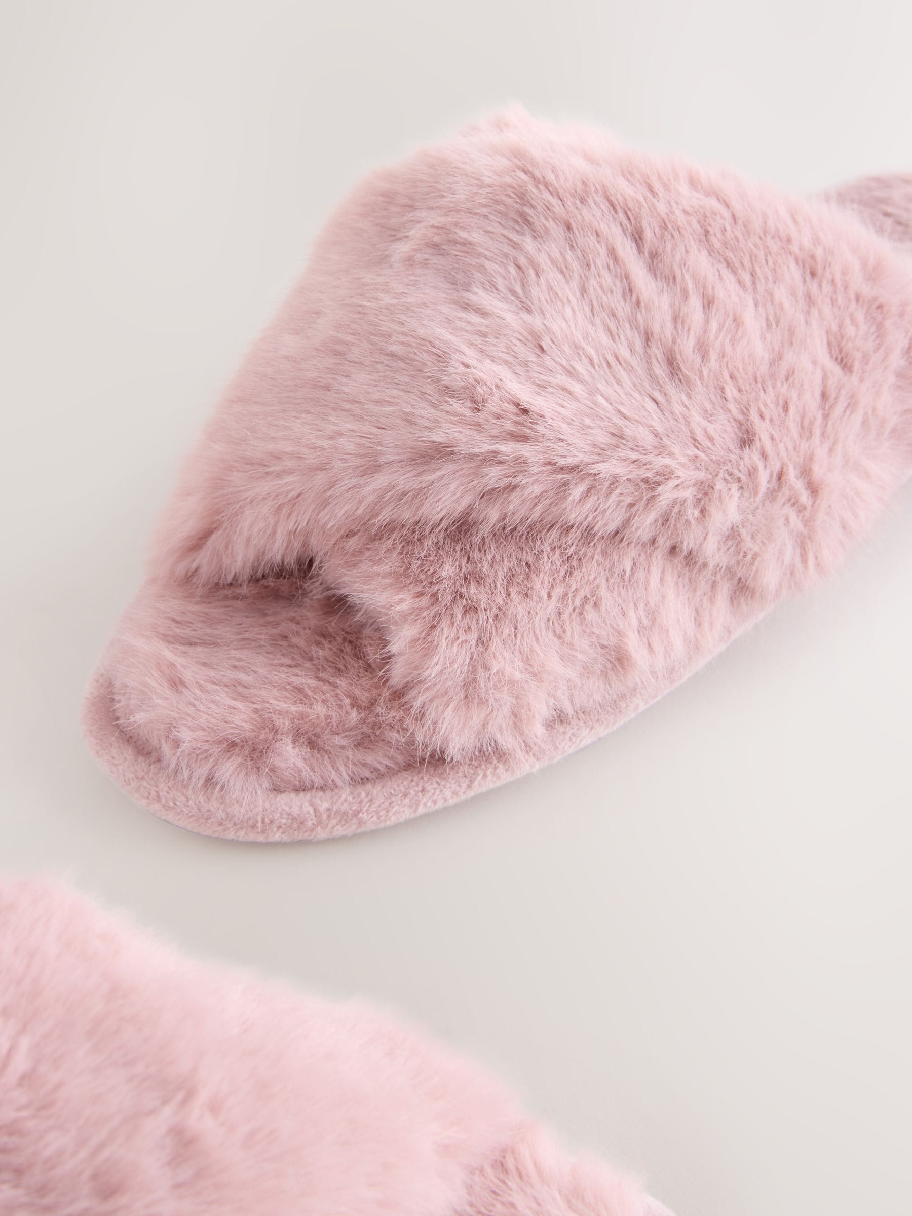 Roze - Instappantoffels van imitatiebont