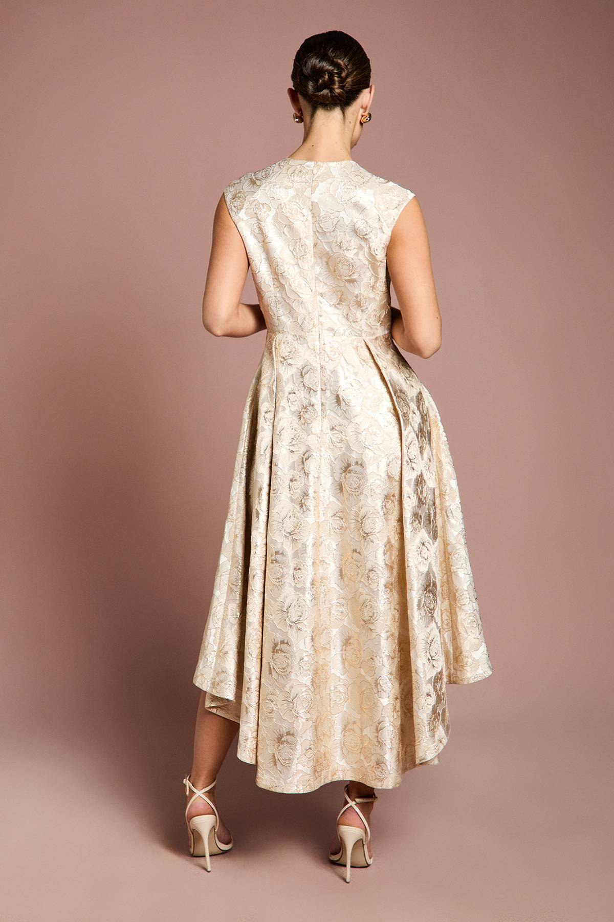Coast Robe Midi Jacquard à Manches Courtes et Ourlet Asymétrique