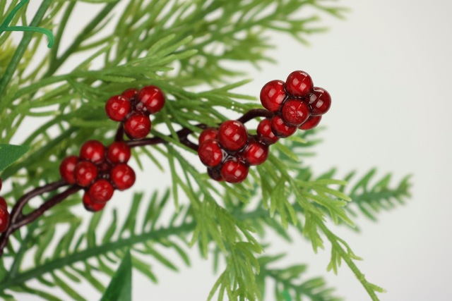 I.GE.A. Kunstzweig »Weihnachtszweig Tanne/Beeren/Efeu/Thuja« 2er Set Künstlicher Zweig Blume Weihnachtsdeko Dekozweig Dekoration