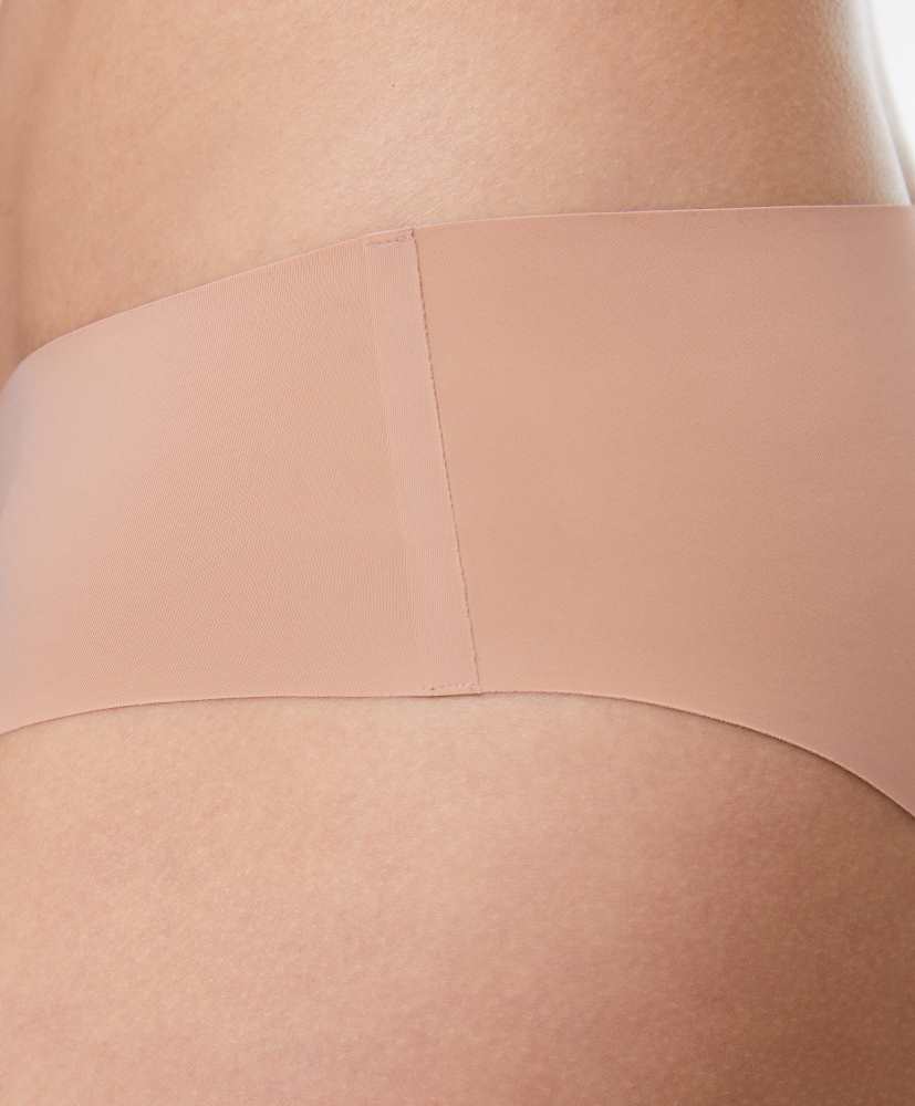 Calcinhas clássicas com corte a laser invisível