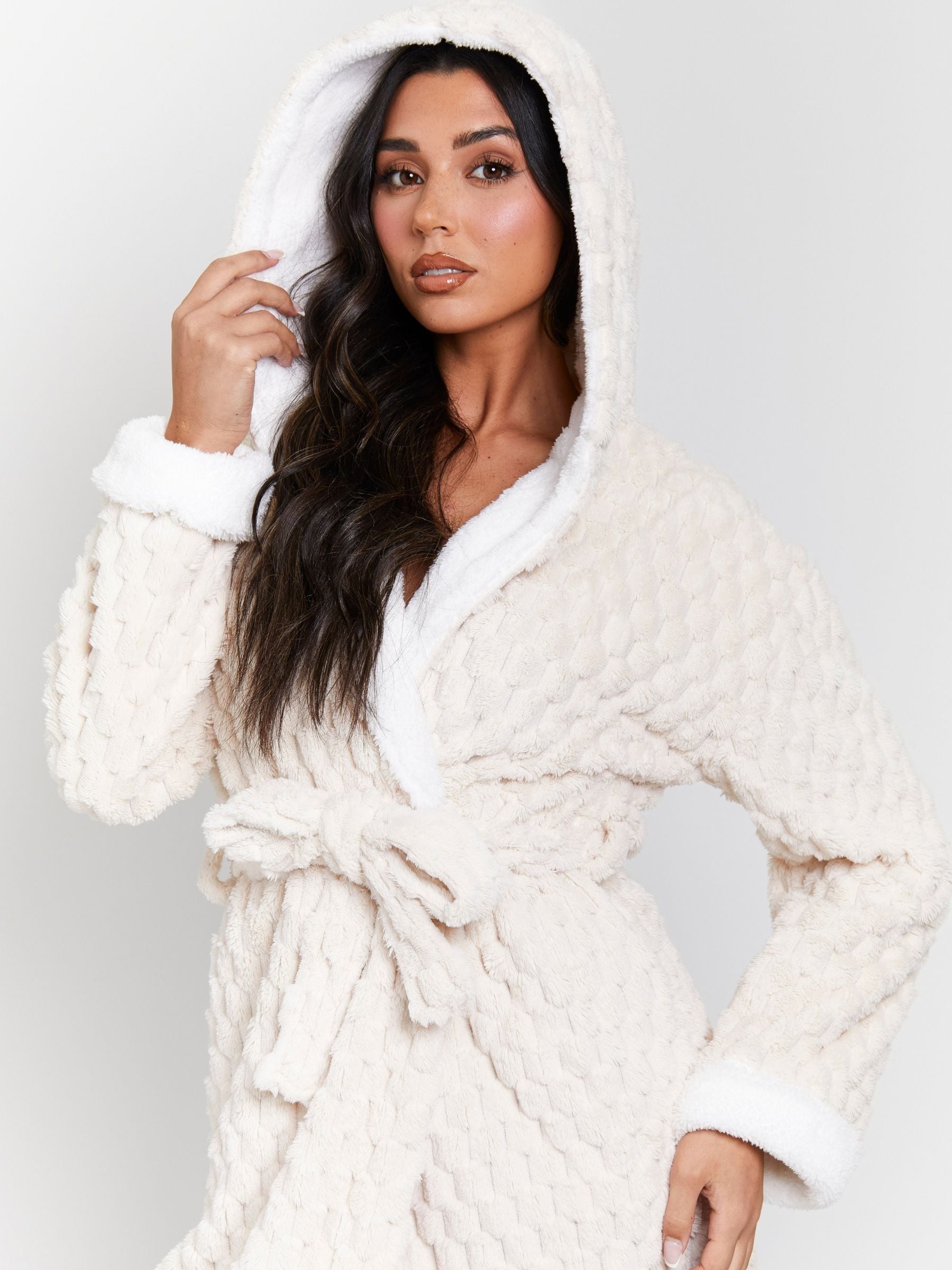 Crème - Loungeable - Geometrische luxe fleece maxi-badjas met capuchon
