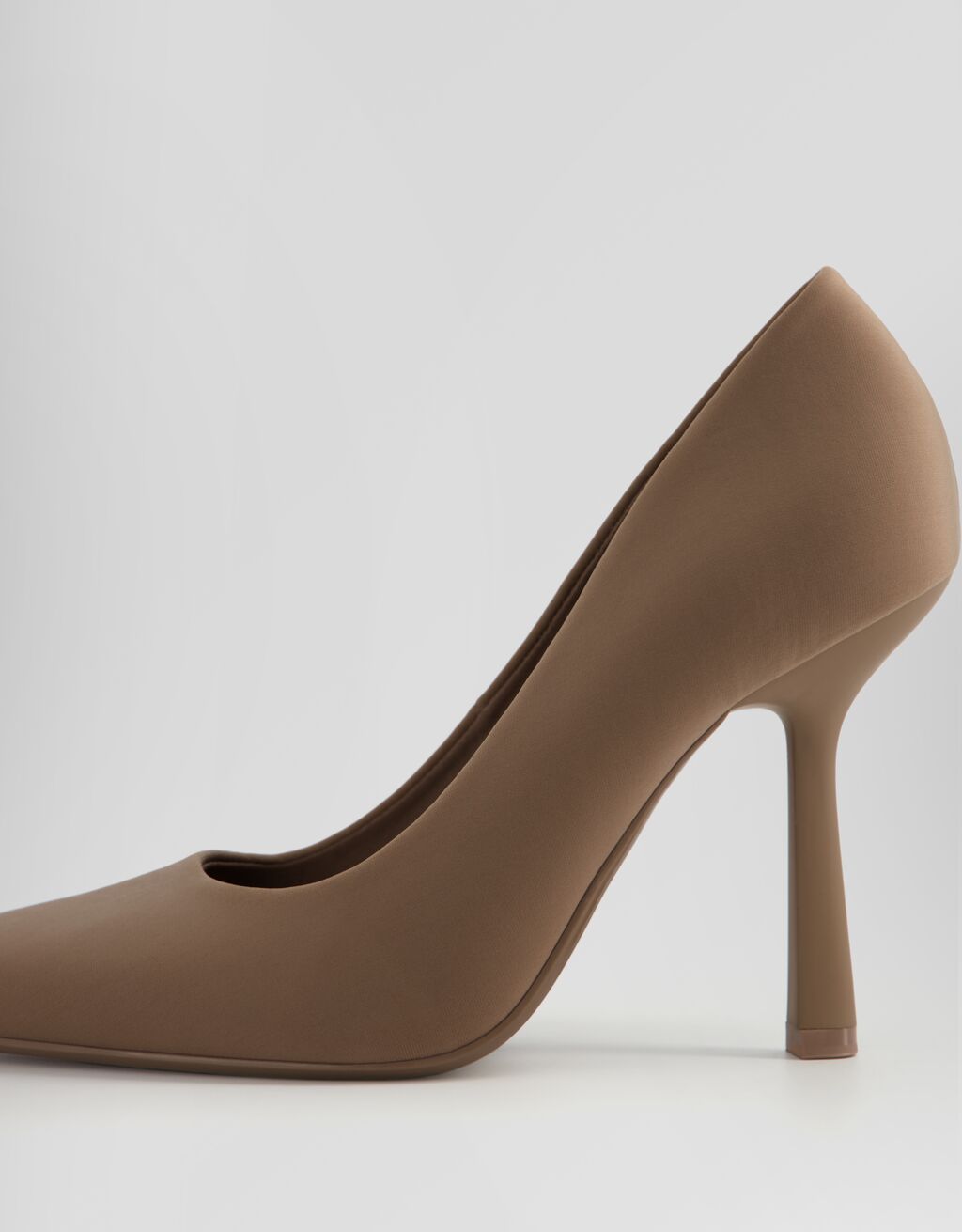 Sapatos de salto alto