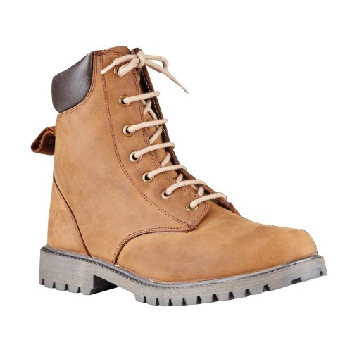 Botas masculinas Venturer de couro com cadarço na cor marrom.