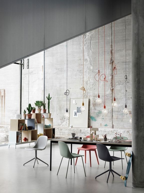 Muuto Fiber Side Tube stoel oker