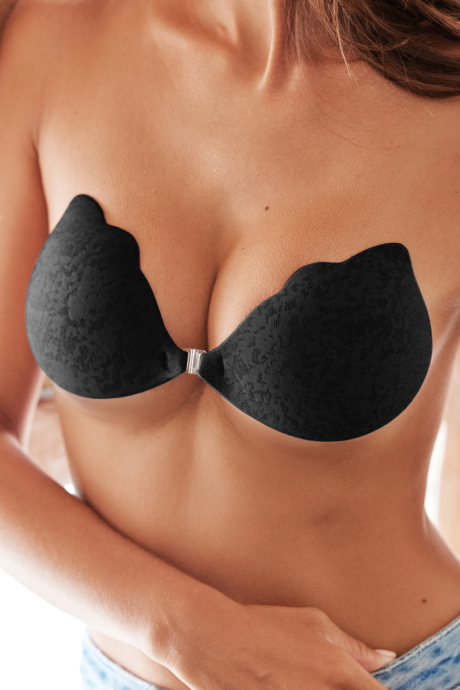 Soutien-gorge adhésif noir festonné