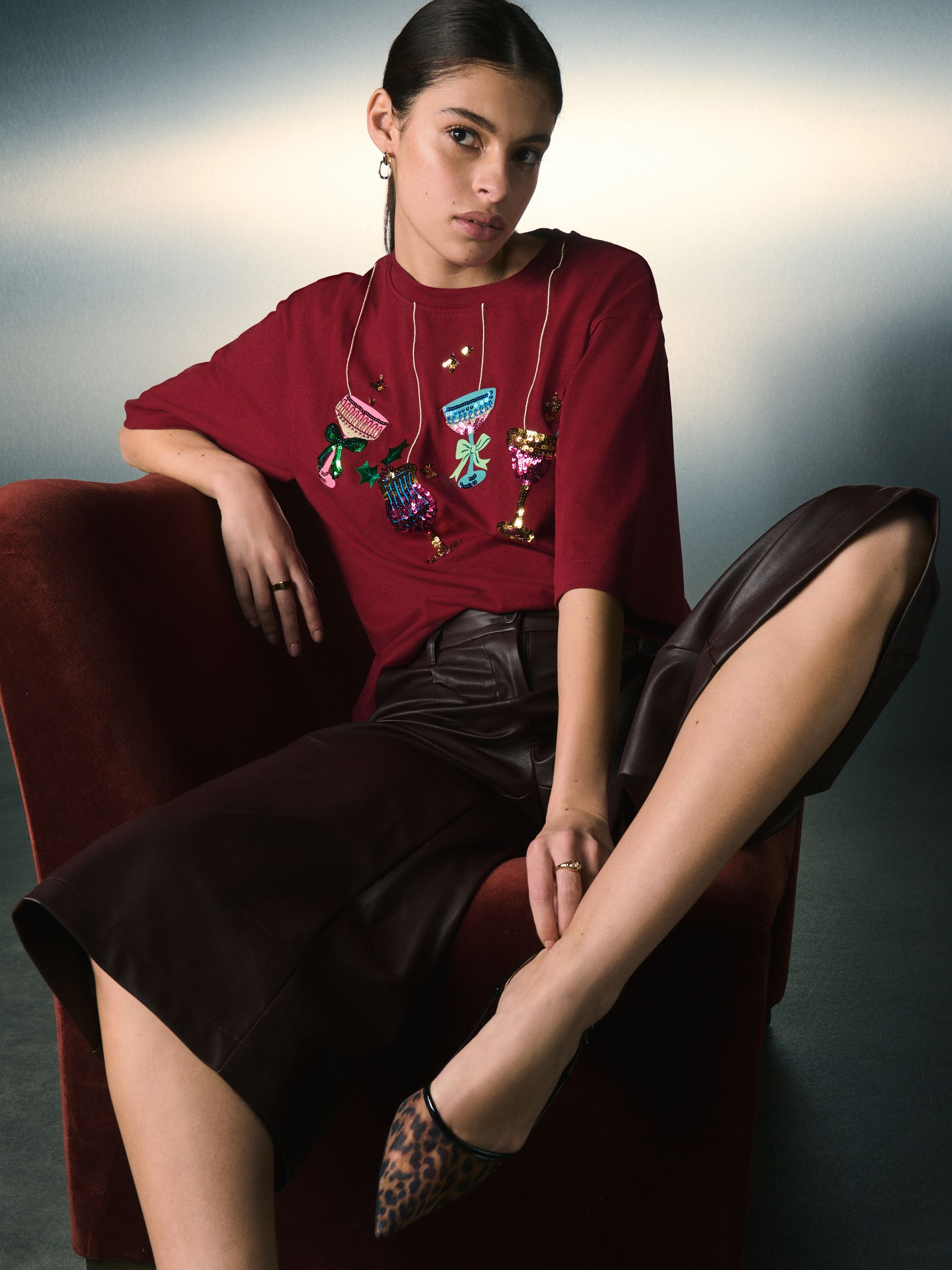 Bordeauxrood - Chrismas Bauble Graphic T-shirt met korte mouwen en lovertjes