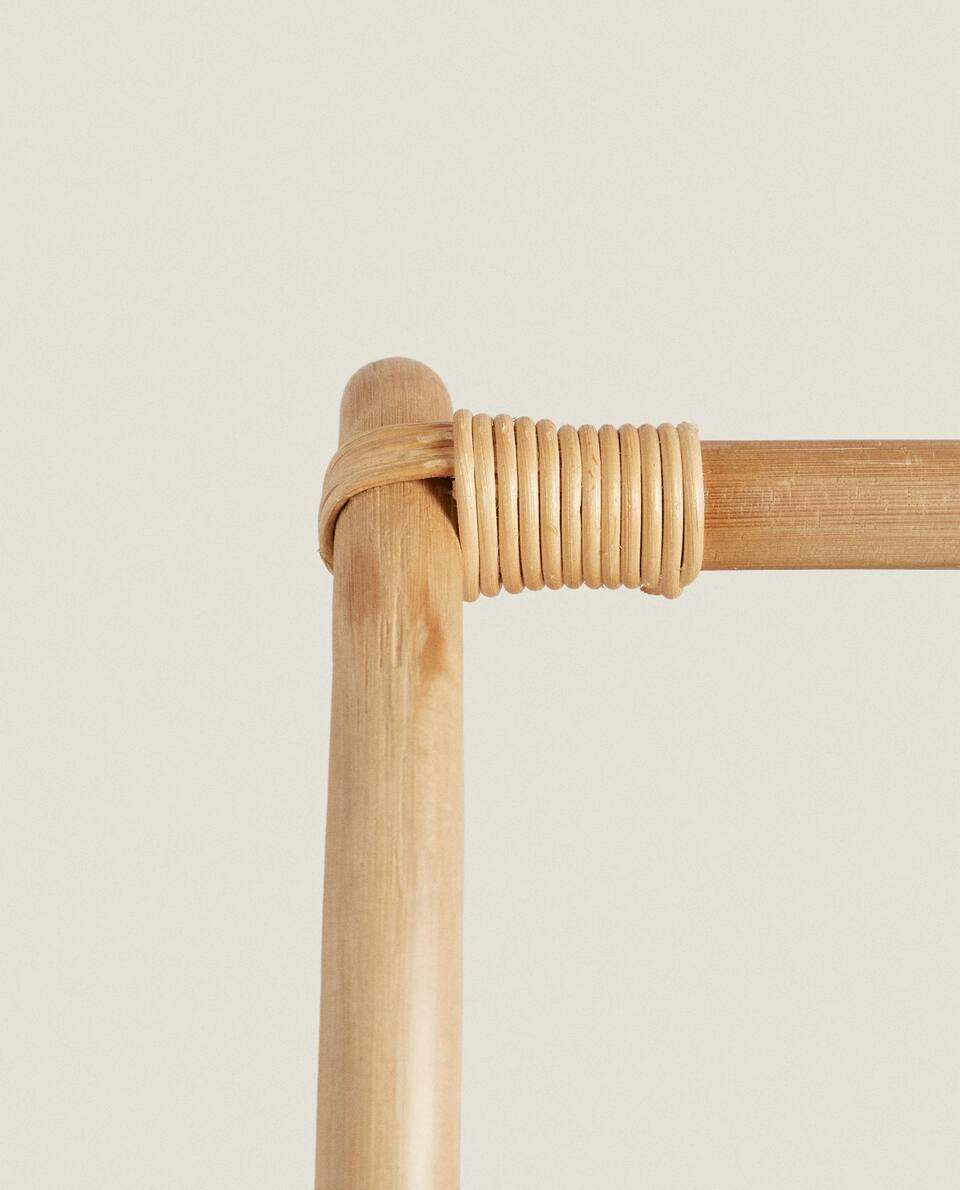 CABIDEIRO PARA ROUPAS DE BRINQUEDO INFANTIL