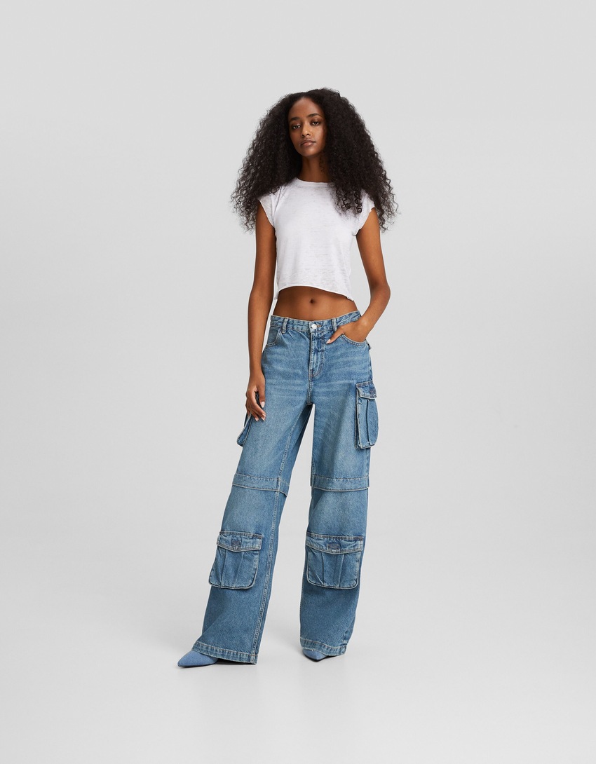 Calça cargo com vários bolsos