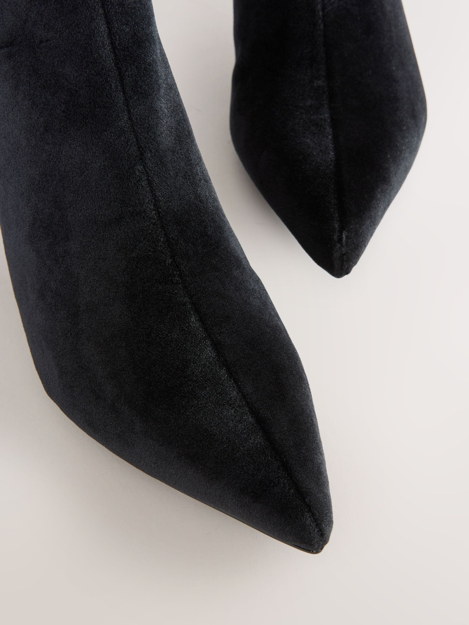 Zwart fluweel - Forever Comfort® enkellaarzen met lage hak