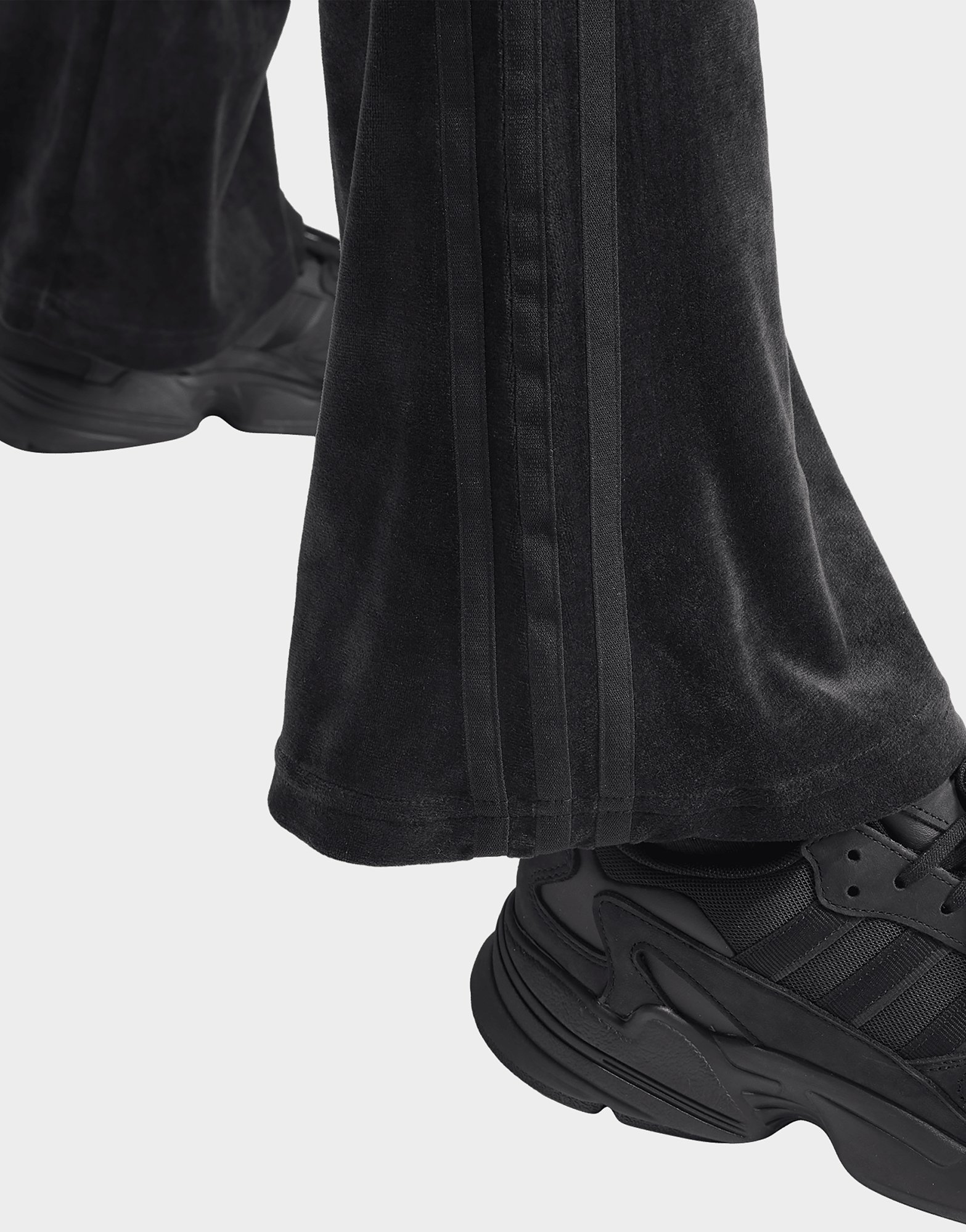 adidas Originals Pantalon évasé velours froissé