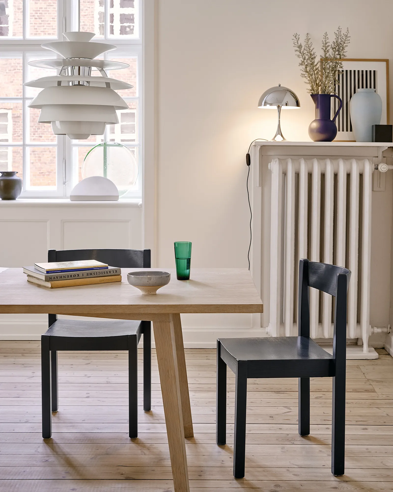 Louis Poulsen Panthella 250 Table Lamp - Universal Plug