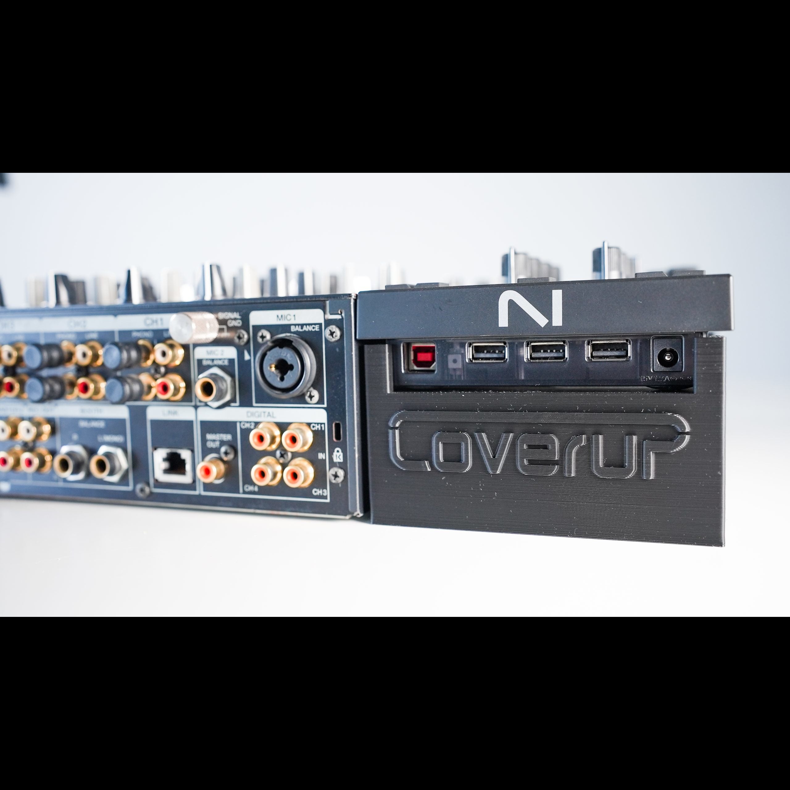 Coverup desktop statief voor Traktor X1 MK3
