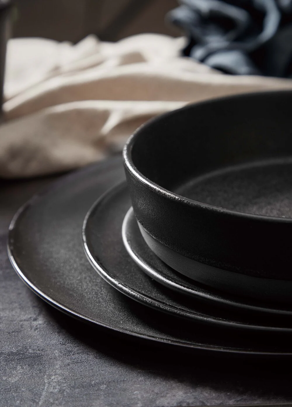 RAW  Desserttallerken, Titanium Black - Ø20 cm.