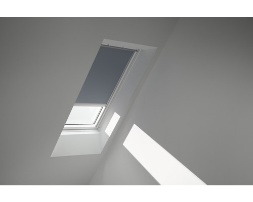 VELUX verduisterend rolgordijn, effen blauwgrijs, op zonne-energie, wit frame, DSL C02 4581SWL