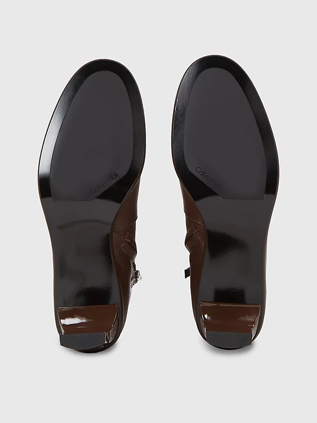 Botas de tornozelo de couro com salto
