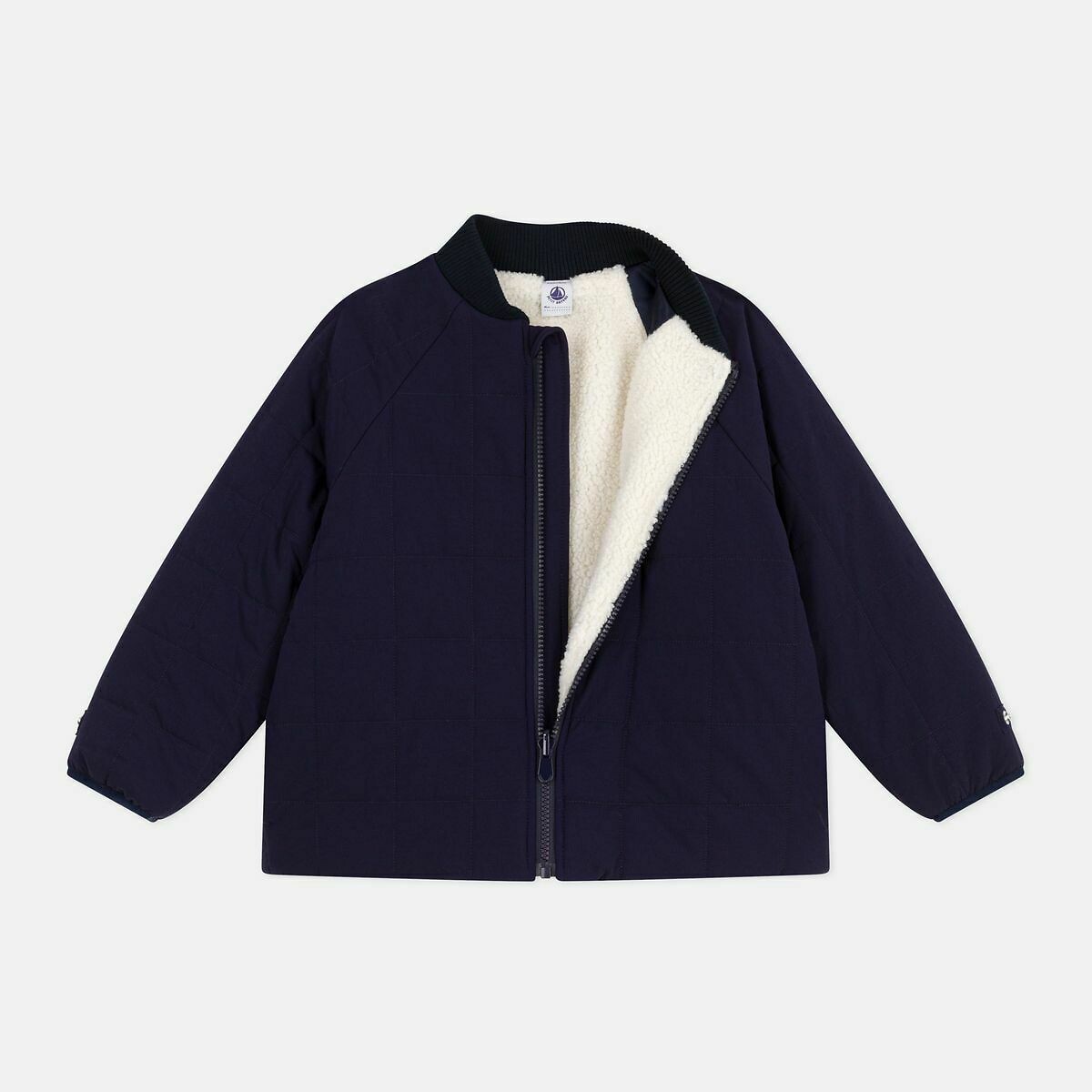 PETIT BATEAU<br>Capa de chuva 3 em 1, ideal para todas as estações.