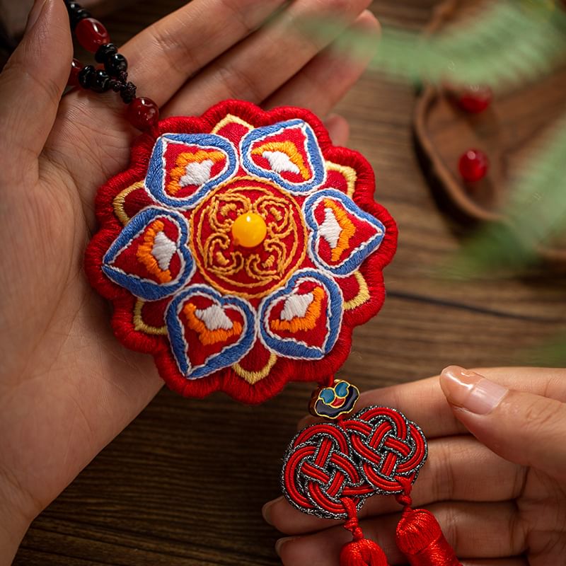 Embroidery Kingdom - DIY borduurpakket met hangende kwastjes (verschillende ontwerpen)