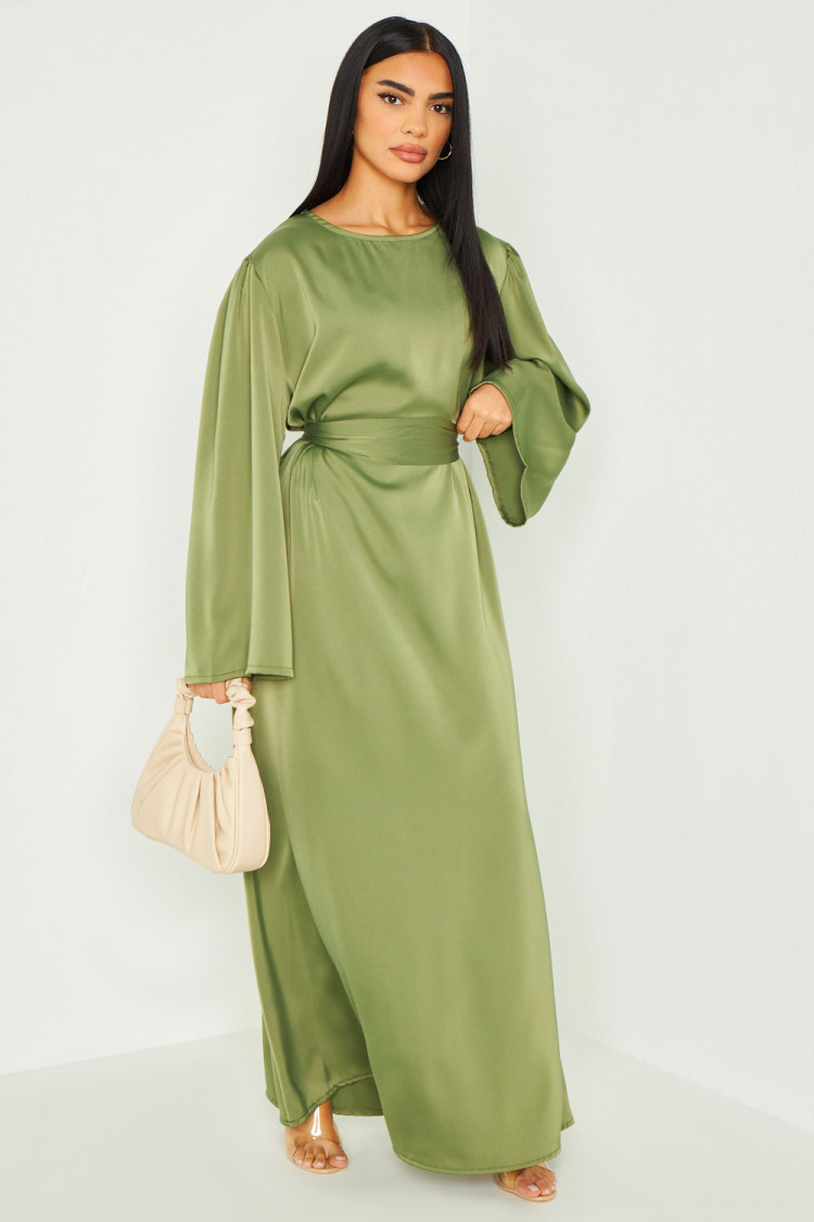 Robe ample ceinturée et satinée kaki
