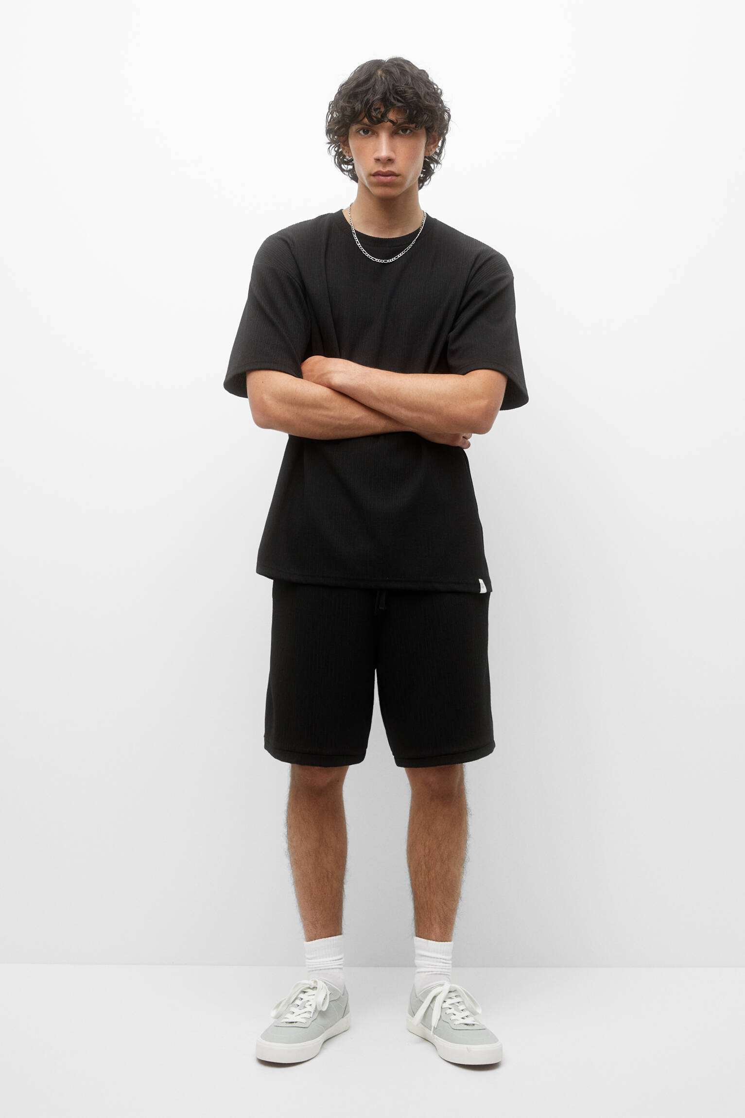 Conjunto de moletom bermuda plissada estilo jogger - Preto