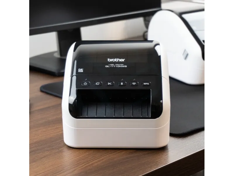 Brother QL-1110NWB - Etiketprinter - direkte termisk - Rulle (10,36 cm) - 300 x 300 dpi - op til 110 mm/sek. - USB 2.0, Bluetooth 2.1 EDR - skærer