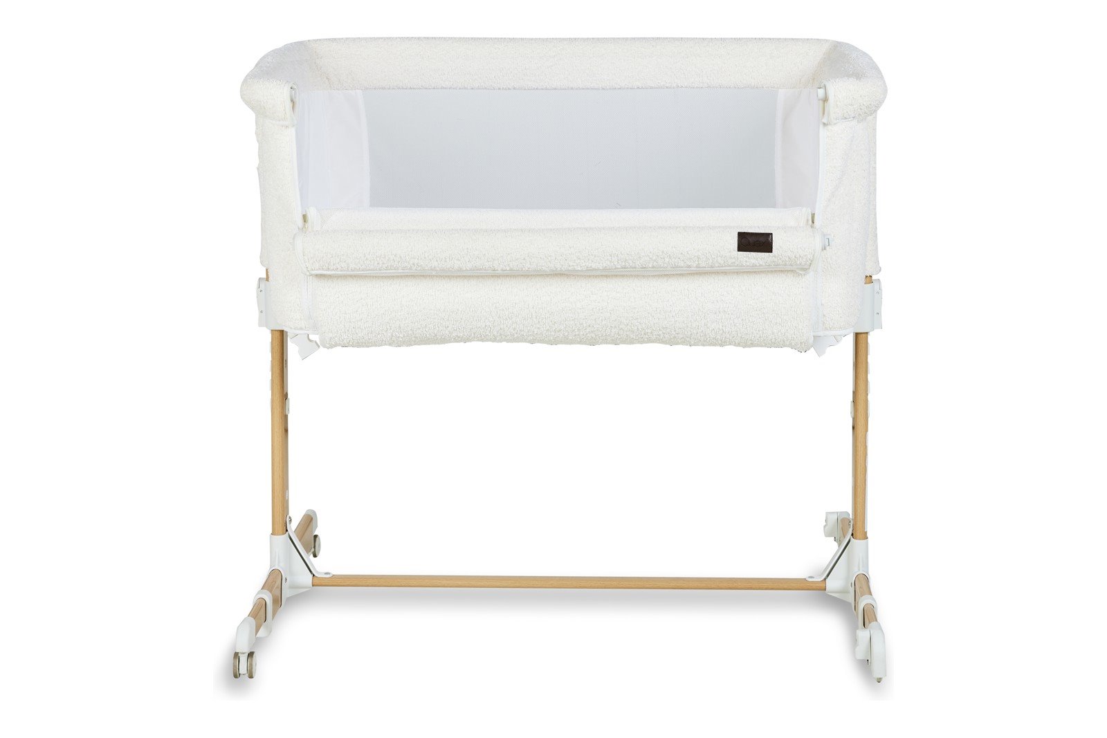 Beddo Bedside Crib Bedside crib i hvitt, mykt bouclétekstil og trelignende understell. Justerbar i høyden.