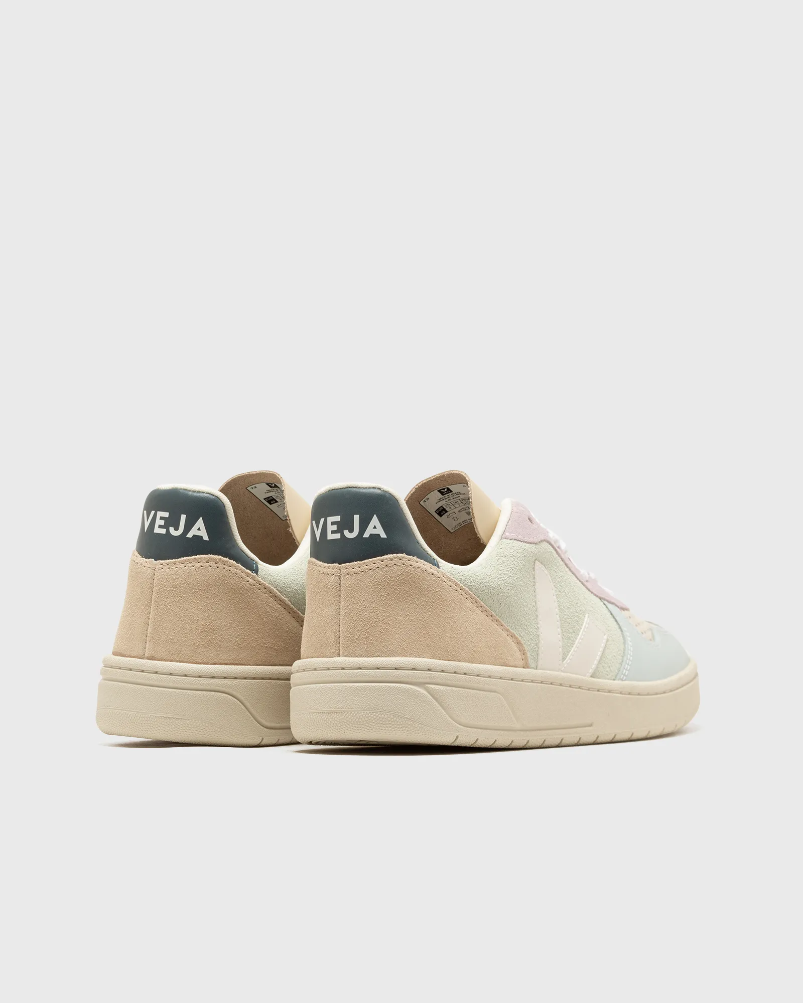 Veja V-10 SUEDE