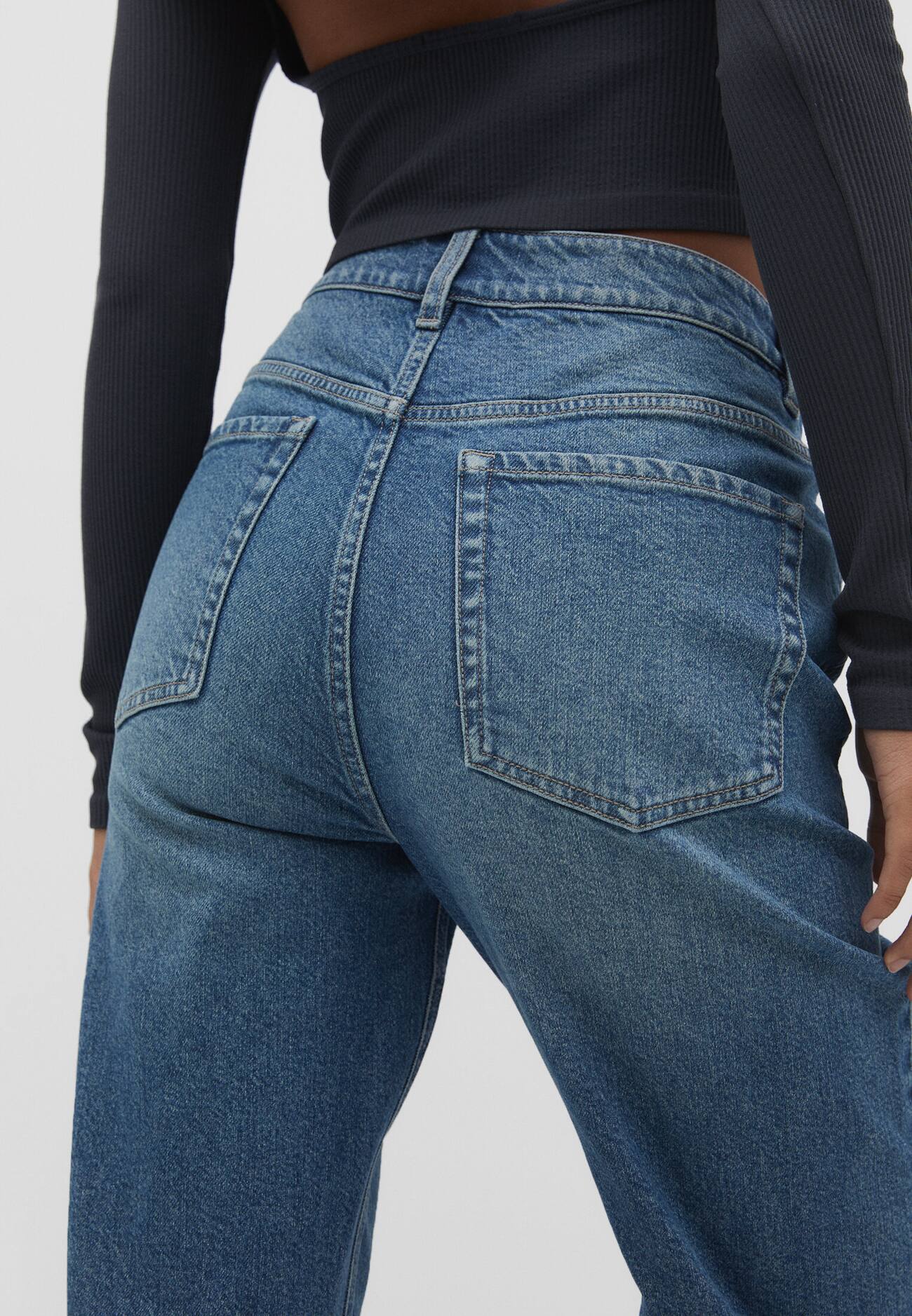 calça jeans reta e confortável