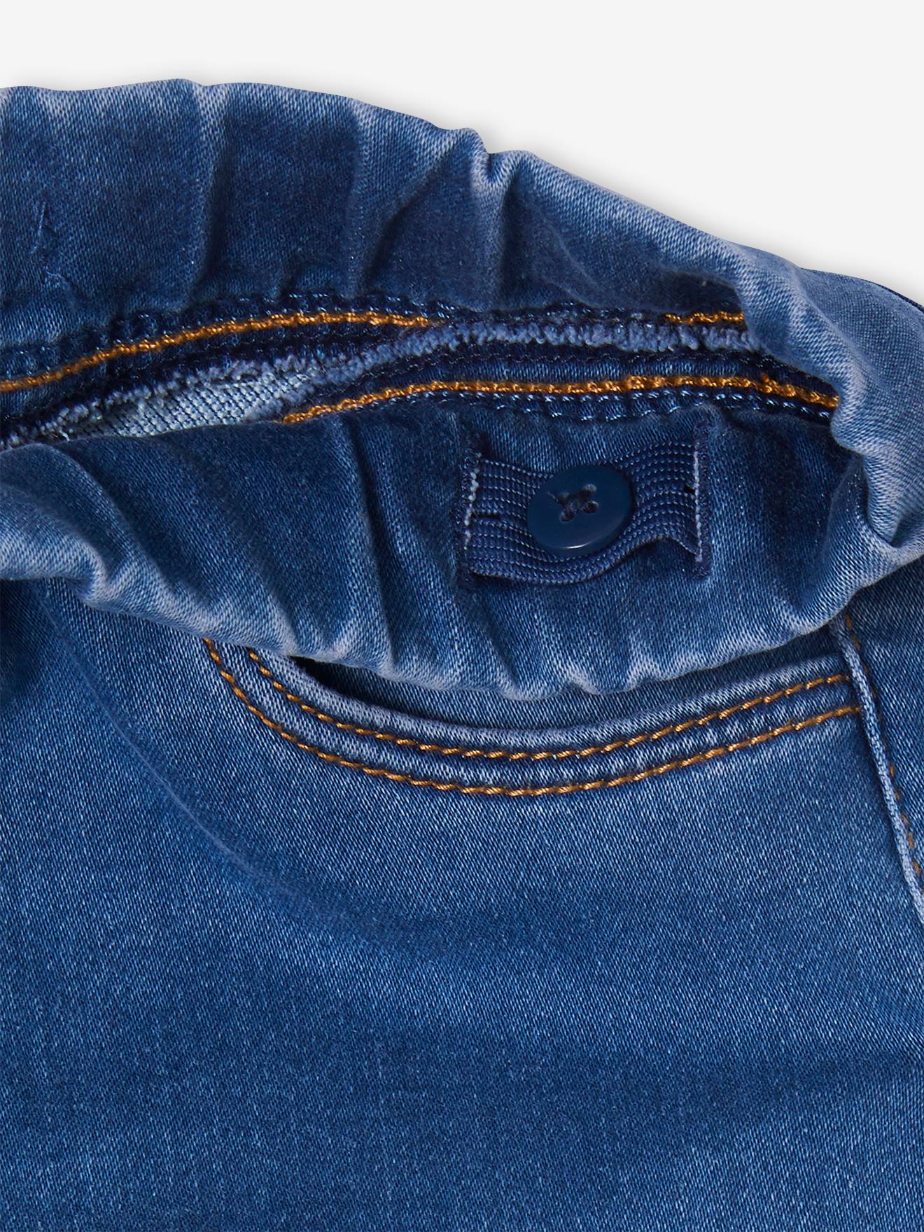 Calça legging feminina em tecido atoalhado bordado com efeito jeans, na cor cinza jeans.