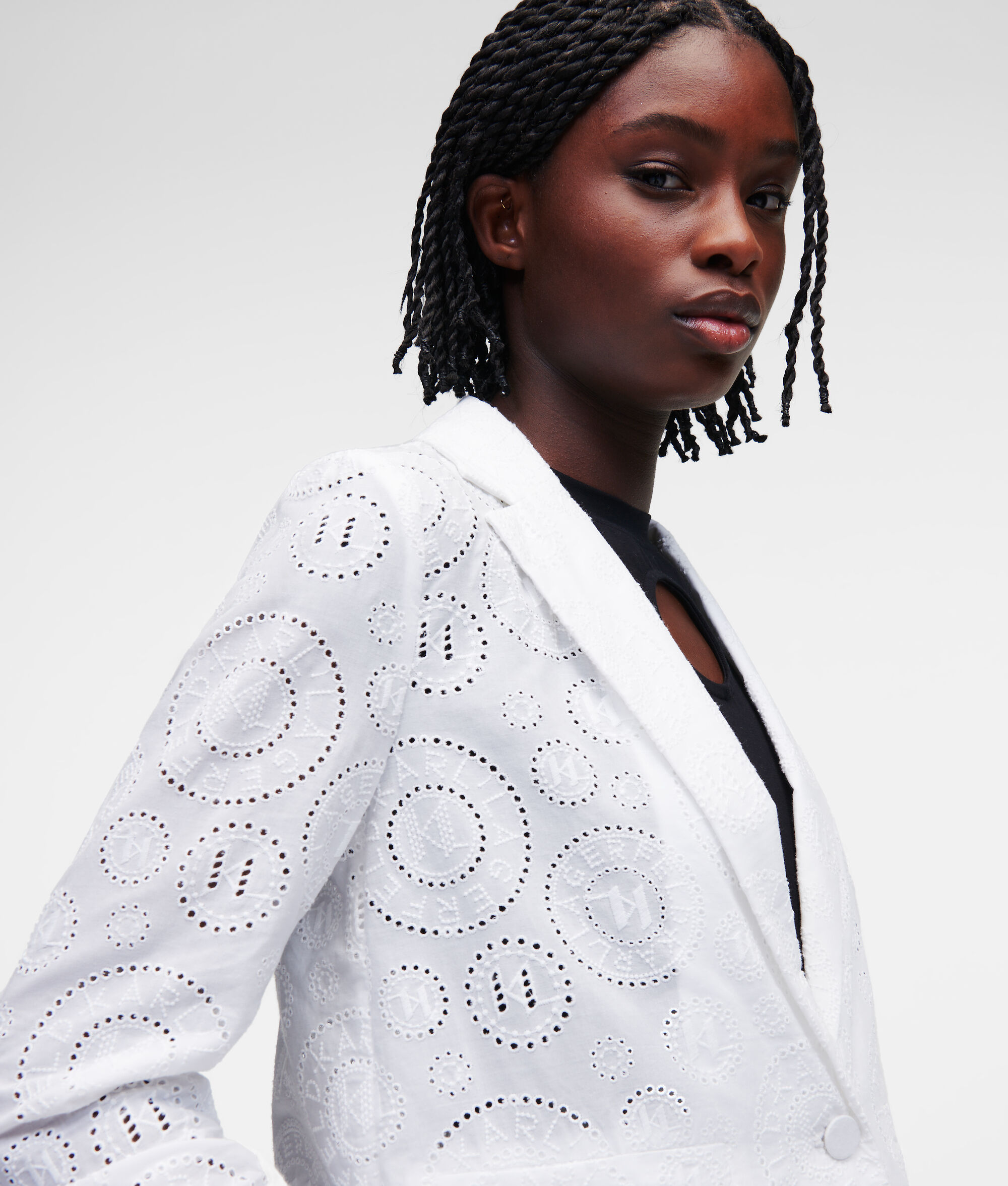 BLAZER CROPPED À BRODERIE ANGLAISE