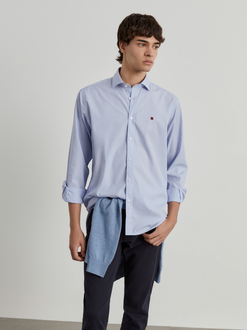 Camisa regular fit às riscas