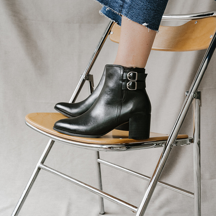 Bottines à boucles  en cuir noir