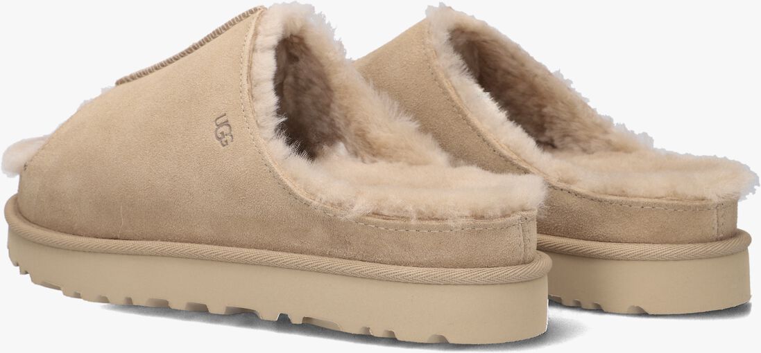 beige ugg slippers w greenport slide