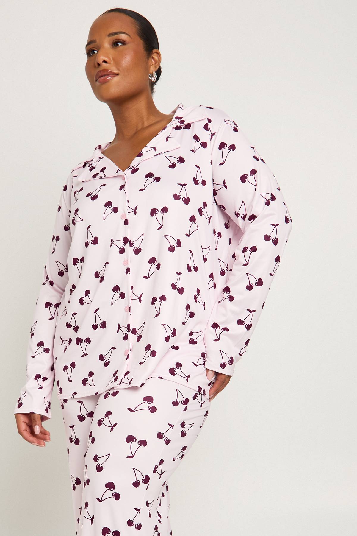 boohoo Ensemble de pyjama Plus imprimé cerise à manches longues et pantalon