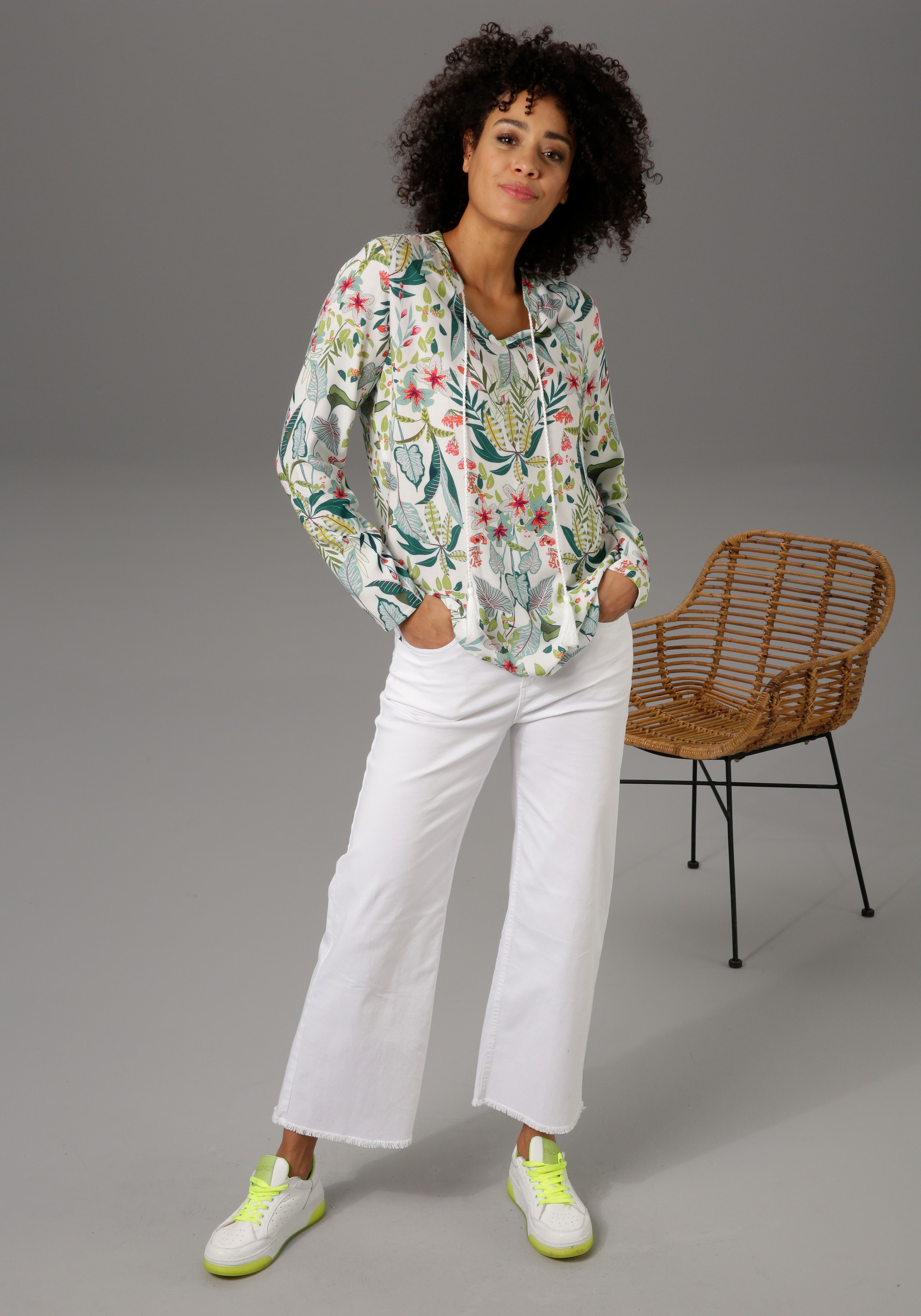 Aniston CASUAL Schlupfbluse , mit Blüten und Blättern bedruckt