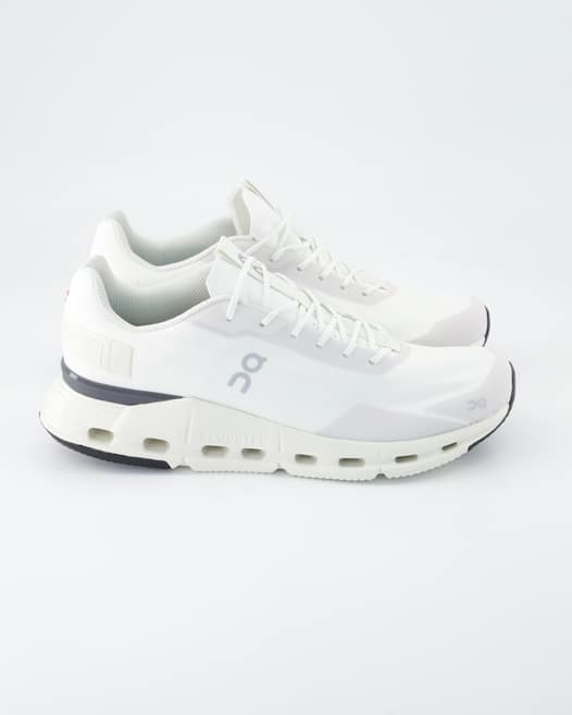 ON Running Cloudnova Form Sportschuhe in Weiß