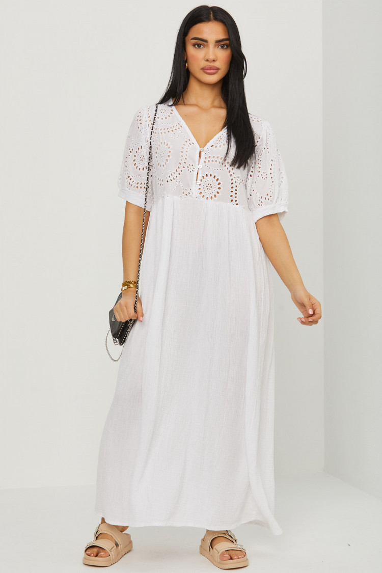 Robe blanche en gaz de coton avec haut en crochet
