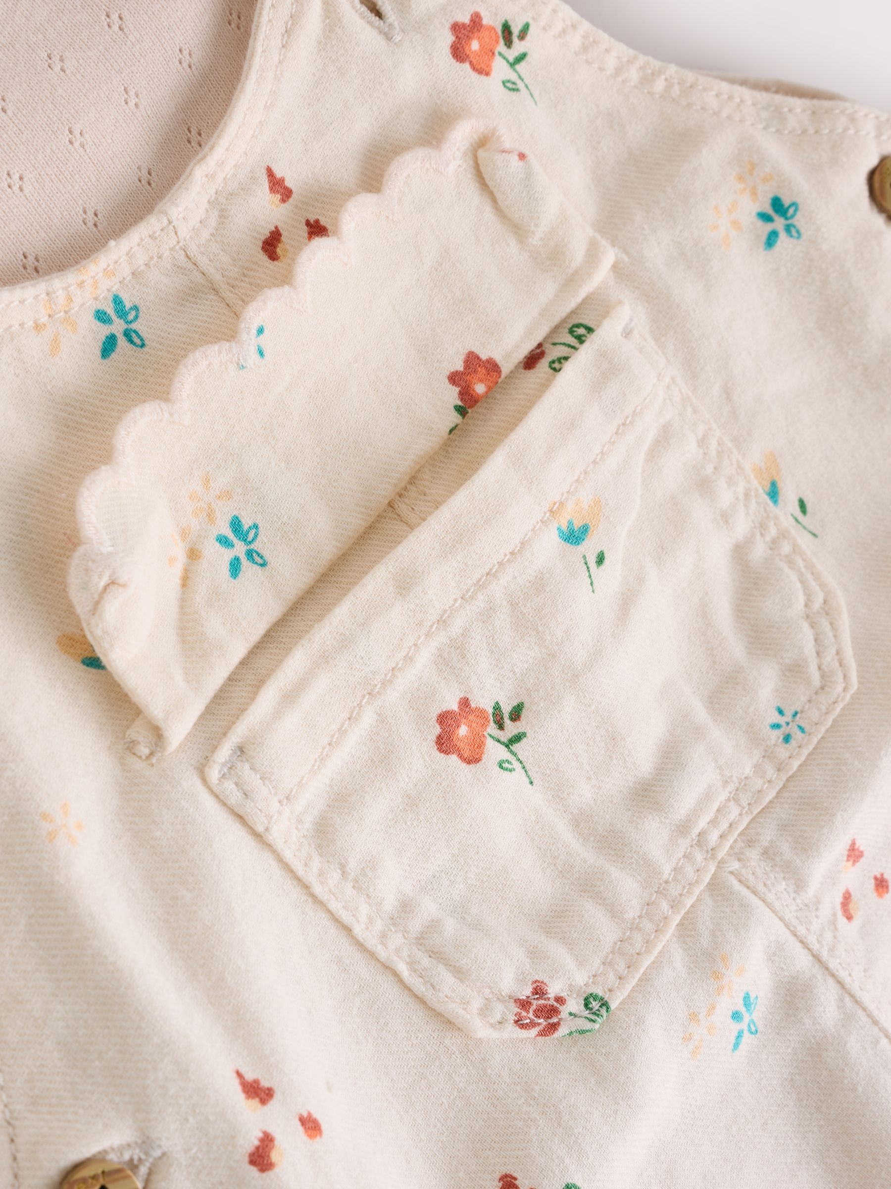 Wit met bloemenprint - Babyset van rompertje met korte mouwen en bretelbroek (0mnd -2jr)
