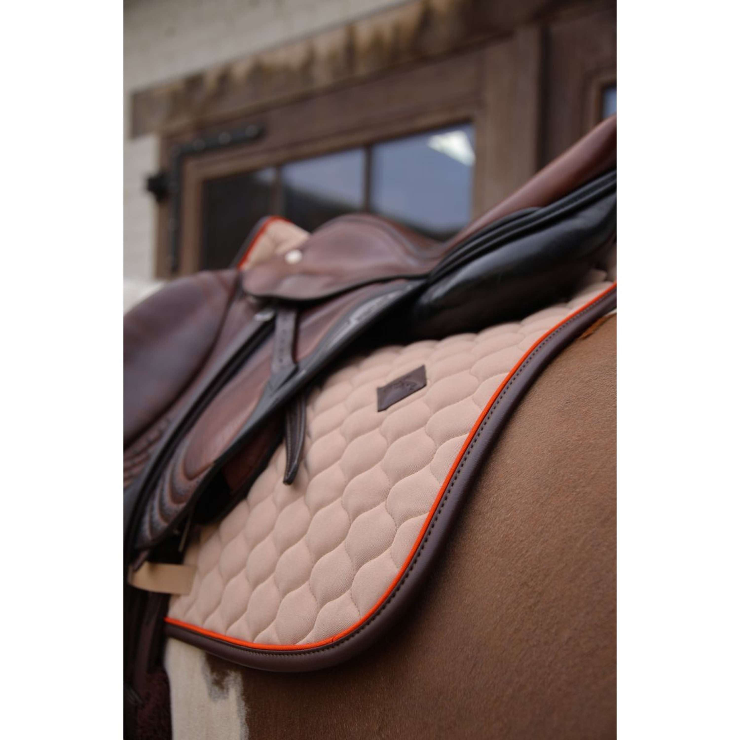 Kentucky Zadeldekje Onion Quilt Leather Neon Springen Beige