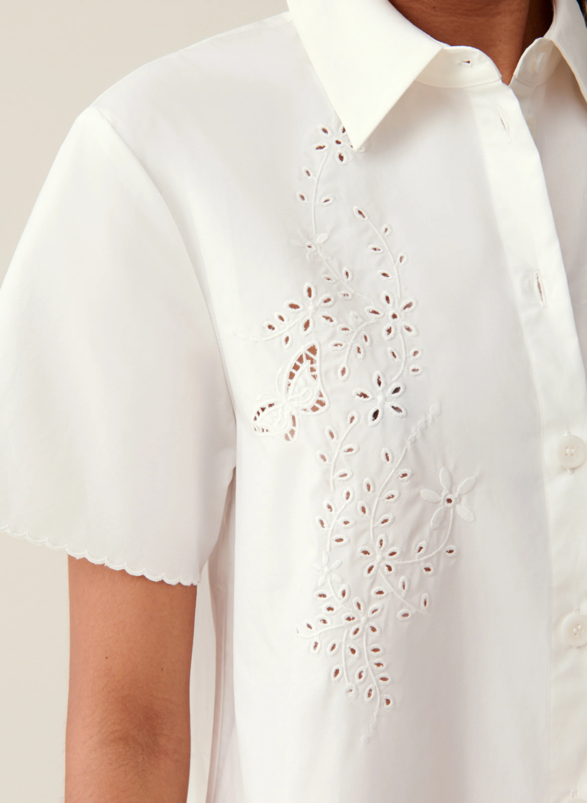 Robe chemise brodée en coton | Blanc