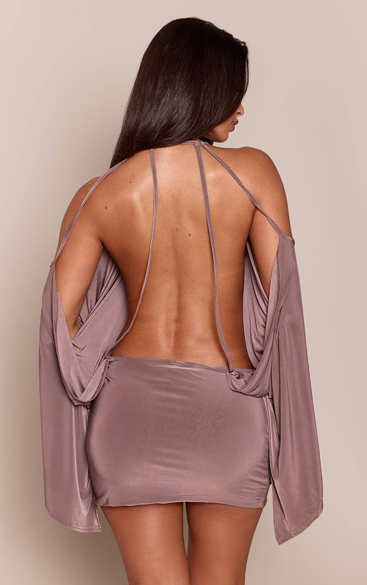 Champignon Mini Robe Fluide Petite Avec Détail Slinky Et Dos Ouvert